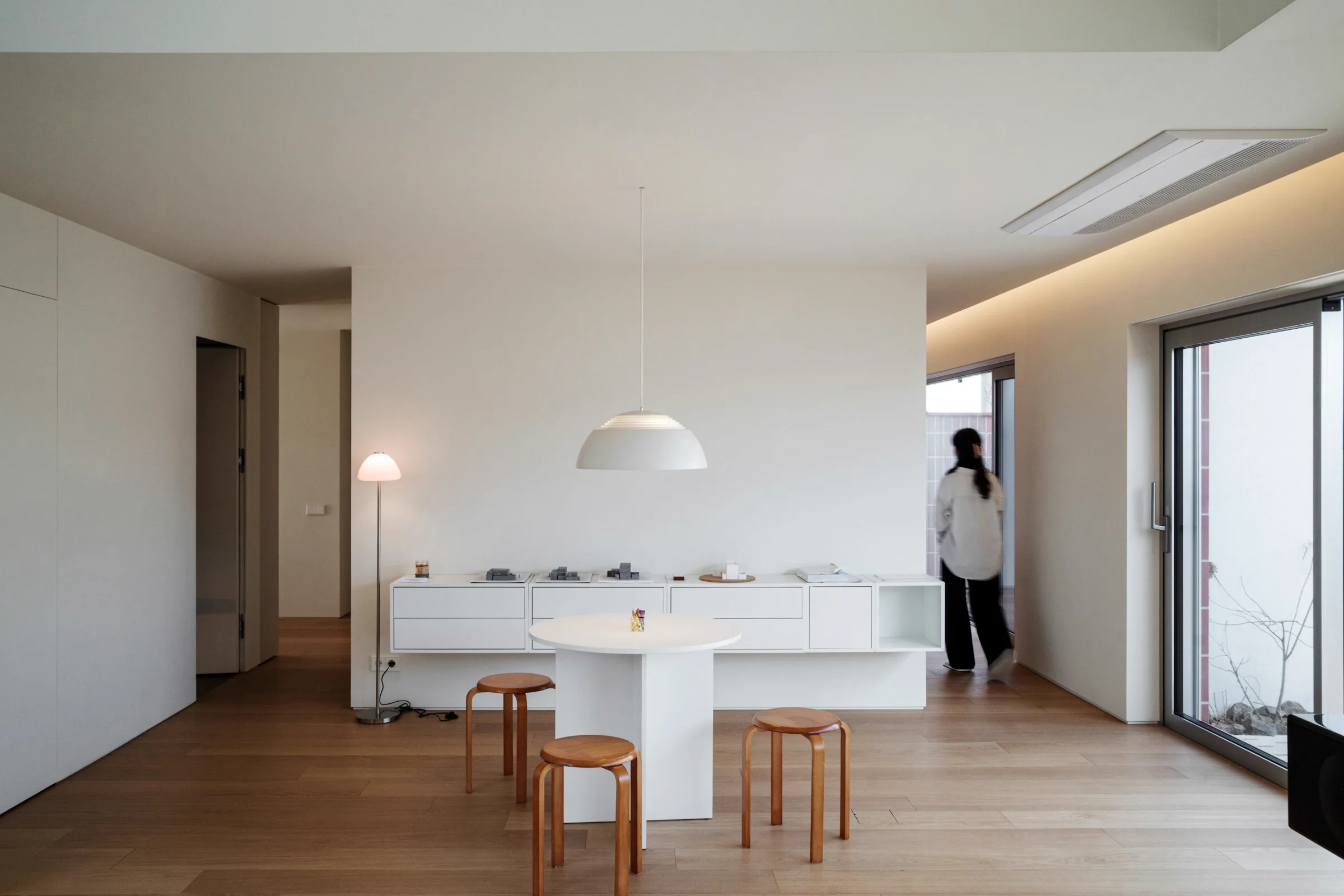 Cuadro en living, fondo claro